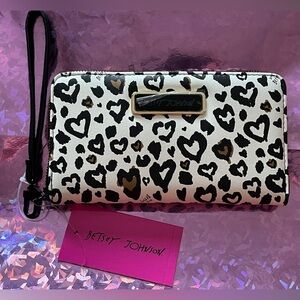 Betsey Johnson Black/ White /Brown  and HEART ♥️ 💟 Leopard Print Wristlet